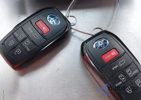 2025 Toyota Sienna Woodland Edition/Xse z USA, uszkodzony, nr VIN 5TDCSKFCXSS156213